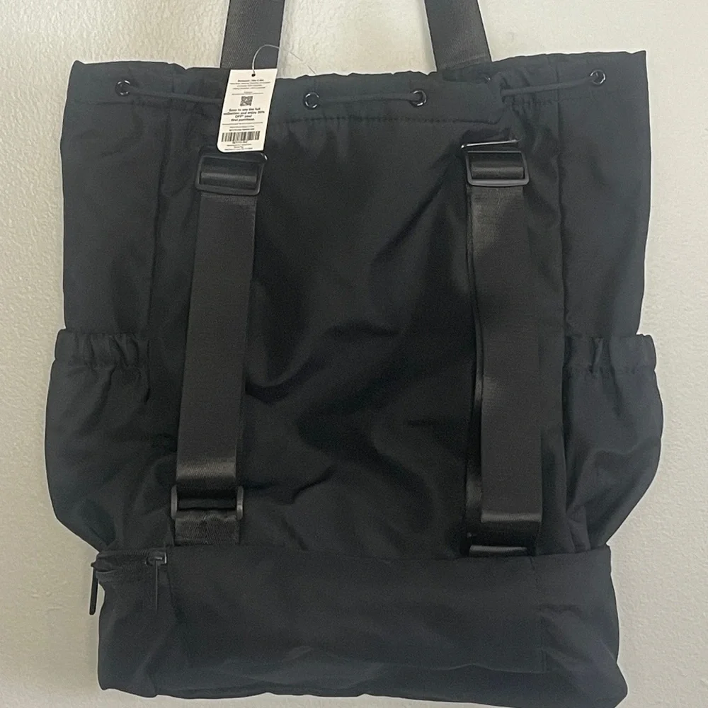 Beyond Yoga Black Convertible Drawstring Gym Bag Backpack